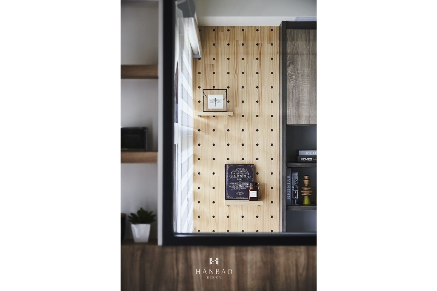 北歐風書房洞洞板